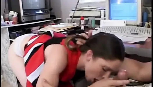 Sulu memeli ateşli amigo kız yerde sikiliyor