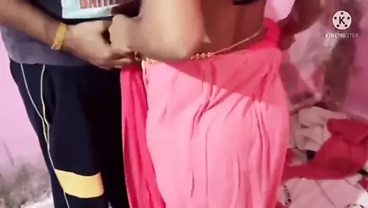 Patni se pareshan husband ne hot nokrani ko choda