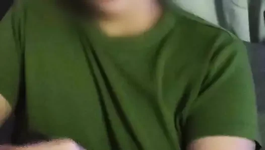 Arkadaşımın erkek arkadaşı ona sadık bu yüzden onun yerine ona elle muamele çektim