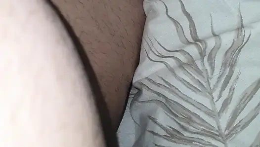 Üvey anne dölünü boşaltmak için üvey oğluna ataboo'ya mastürbasyon yapıyor