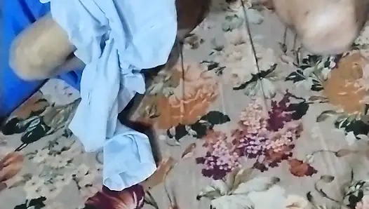 Güzel liseli kız erkek arkadaşıyla sert sikiliyor