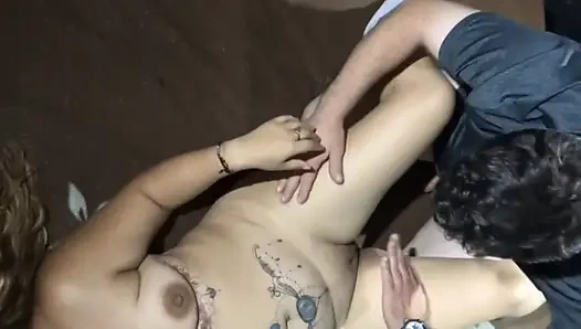 Bu vajinayı tokatliyorum