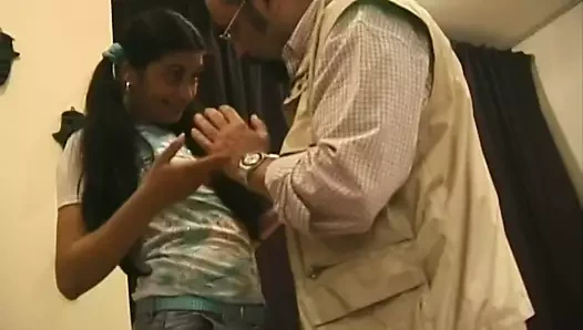 genç latina kız tercih ediyor olgun musluklar