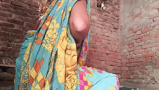 Hintli ev hanımı yemek odasında hizmetçisiyle sert seks yapıyor - tam film