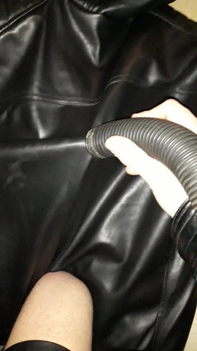 Пылесос в моей кожаной куртке CoolCat