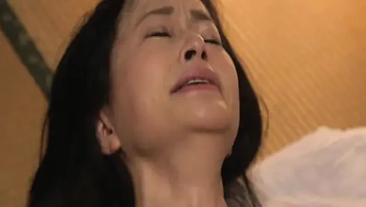 A063G05 During her husband's business trip, she thrusts her into her mother who is sweating with a vibrator and has SEX!