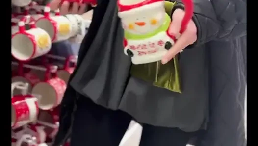 Dükkandaki seksi kız