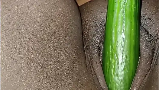 Üvey anne yenilebilir dildosunu sikiyor