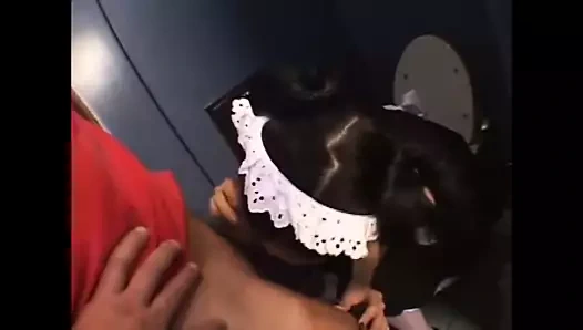 oral seks tarafından bir hizmetçi