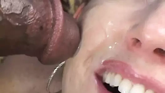 Ateşli sarışın yaratıcı sıkı kutusunu sert siyah yarakla dolduruyor