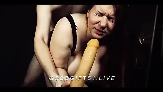 Boğazımı sildi! Aşırı özensiz gırtlağına kadar alma, yüze boşalma ile sikiş