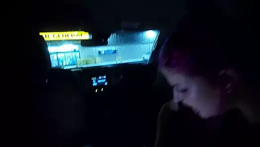 Yerel dolar mağazanızdaki kasiyerden sakso çekiyor