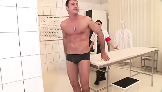 Paramedik sert sikiliyor