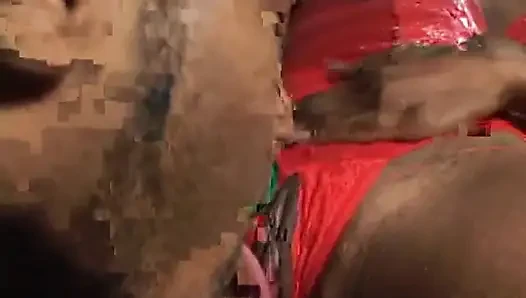 Ateşli esmer pazar gününden itibaren sekiz şekilde amını yalatıyor ve sikiyor