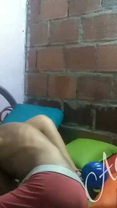 Arkadaşımın erkek arkadaşı oynamamı istedi ve sonunda beni becerdi ve seksi vücudum için tüm sıcak sütünü bana verdi | Klip 2