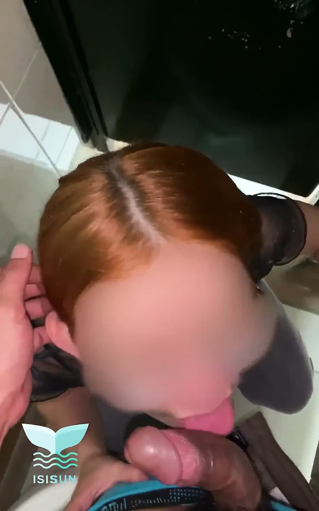Erkek arkadaşım ve ben üniversite gezisi sırasında umumi tuvalette seks yaptık