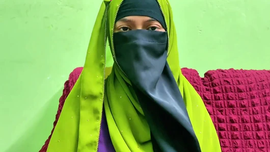 StepUncle ne yapıyorsun, ben senin üvey kızın gibiyim