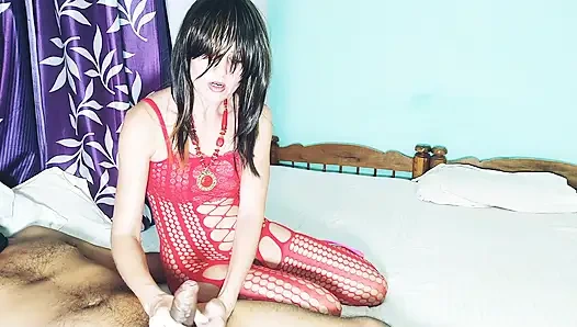 Büyük memeli orta yaşlı seksi kadınla seks seansı iyi gidiyor