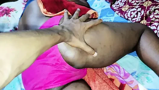 Üvey kız kardeşimin amını ovalarken izliyorum mastürbasyon yaptım ve sonra onu siktim