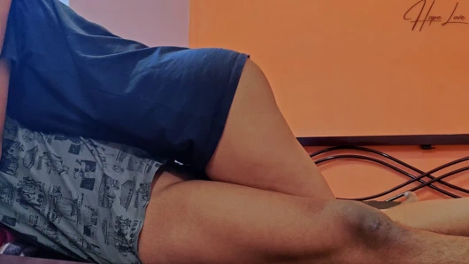 Güzel evli kadın kocasının stresi serbest bırakmasına yardımcı oluyor.