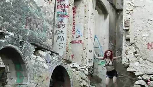 Justine, kızıl saçlı baştan çıkarıcı