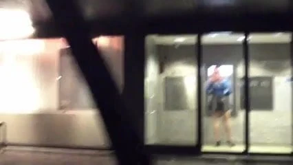 Tranny nutte vermittelt fahişe fahişe müşteriyle buluşuyor