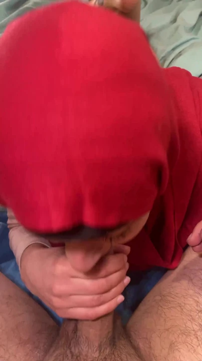 Потрясающий момент из "Первого минета и камшота на лицо в хиджабе Миа Никаб"