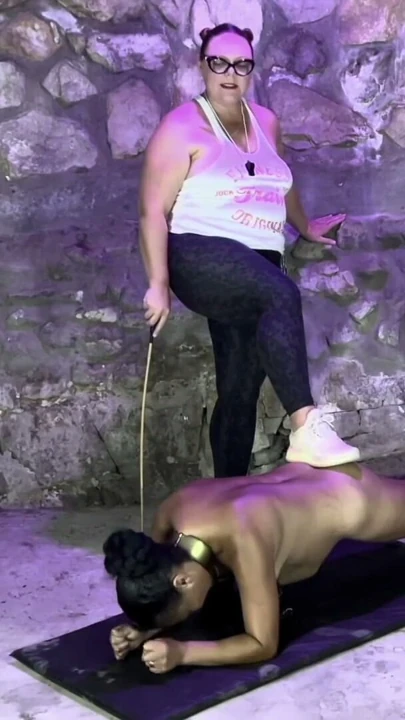 Dominatrix sahibe April - forma gir rose 🌹 bölüm 1 | Klip 1