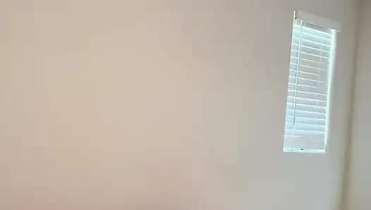 İri güzel kadın amını yediriyor ve sonra kocasının yarağını ağzına alıyor