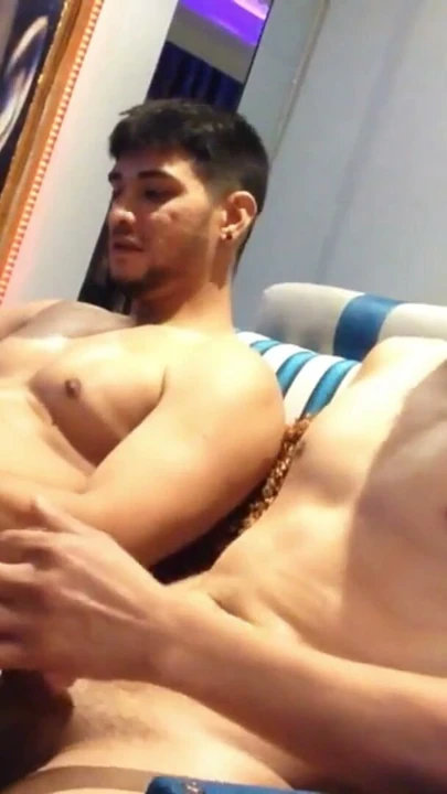 Mükemmel siki olan Latinlerin üçlü seksi | Bölüm 1