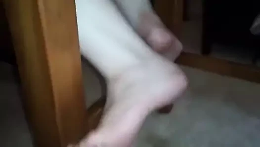 Etrafta oturan lezzetli ayaklar