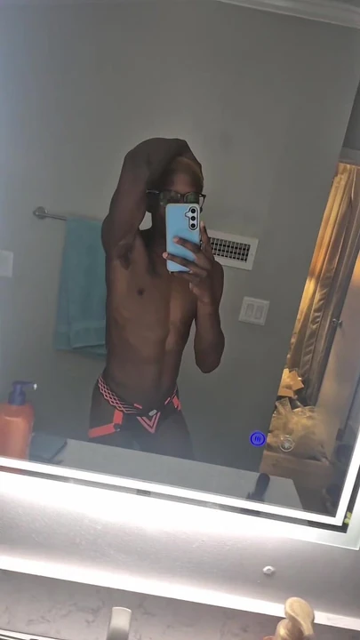 Я обожаю танцевать в моем зеркале