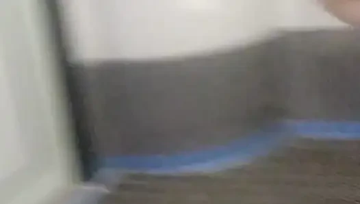 Anal yumruklama, boşluk, modern bir trenin tuvaletinde zemini yalama