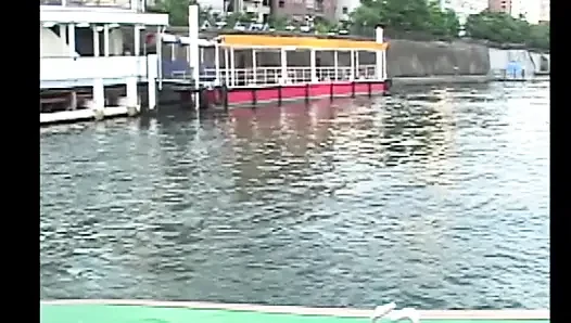 P128G01 A Showa-era erotic drama where men and women, and women intertwine, unfold on Tokyo's yakatabune (houseboats)!　