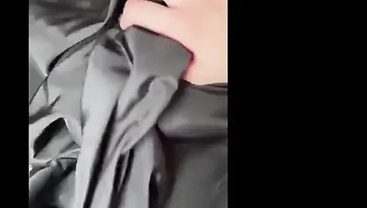 Binlerce kişi arasından seçilen büyük mertebeli cazibe, nadir samimi aceleyle yakalandı