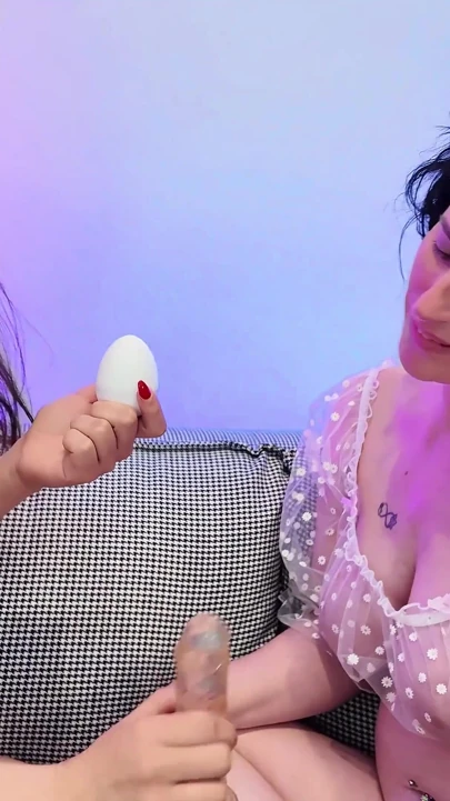 Üvey annem tenga yumurta külotu için çok özel bir hediyem vardı