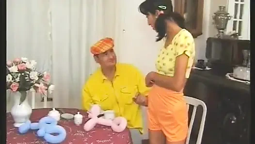 Küçük memeli sıska esmer piliç kıllı amına boşalıyor