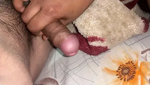 Hintli kadın elle muamele çekiyor