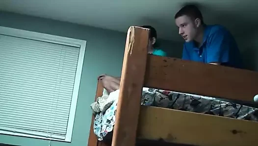 Bu kaslı beyzbol oyuncuları, büyük yarasalarla başa çıkamaya alışkın oldukları için oyunu takdir ediyor - reality dudes