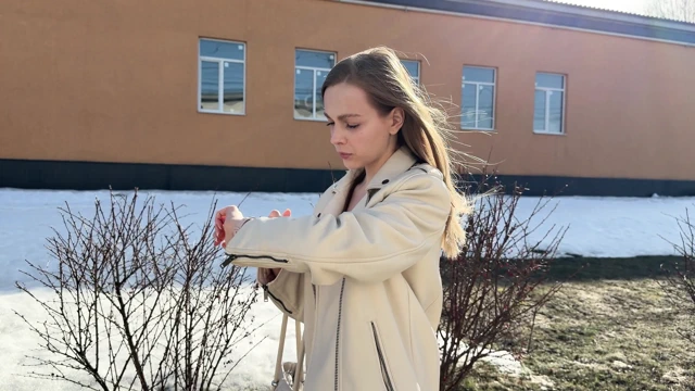 TAKSI IÇIN ÖDEYECEK PARANıZ YOK MU? O ZAMAN PANTOLONUNU ÇıKAR. Erkek arkadaşını eski sevgilinle aldattı.