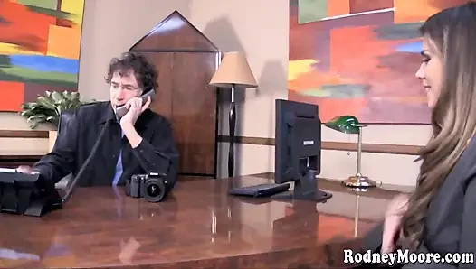 Pawg kıllı ateşli kız çalı sikişinde boşalıyor! Nostaljik