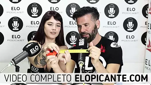 JOHABETTINA YARAKLARı NASıL SEVDIĞINI GÖSTERIYOR