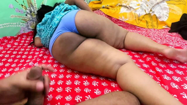 Kayınpeder dudaklarımda ruj kullandığımda bana sert anal sikişiyor