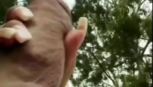 Lüks büyük memeli latin havuz başında emiyor ve sert sikişiyor