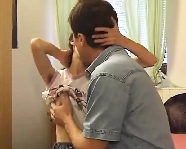 Amatör Alman üvey kız sıkı amını siktiriyor