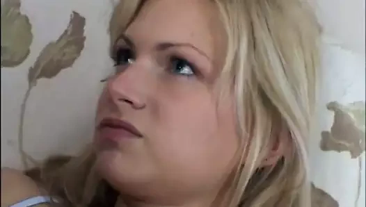 Busty genç kız komşusu ile vahşi seks yaptı.