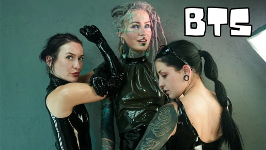 Zip ties, kadın egemenliği perdesinin arkasında lateks