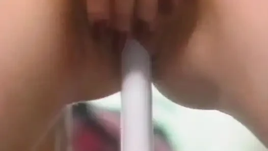 Fransız hatun kamerada mükemmel amcığıyla oynamayı seviyor