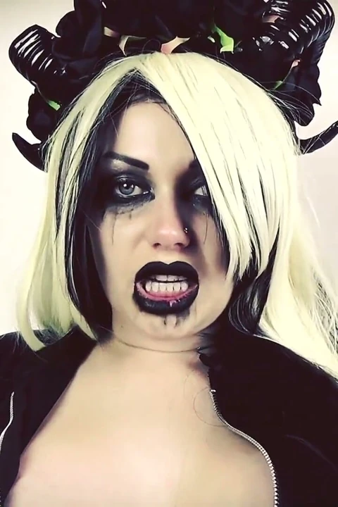 Succubus sikiştikten sonra seni yalayacak!