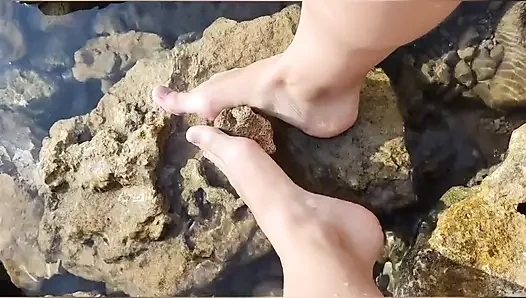 Denizde ayakla mastürbasyon